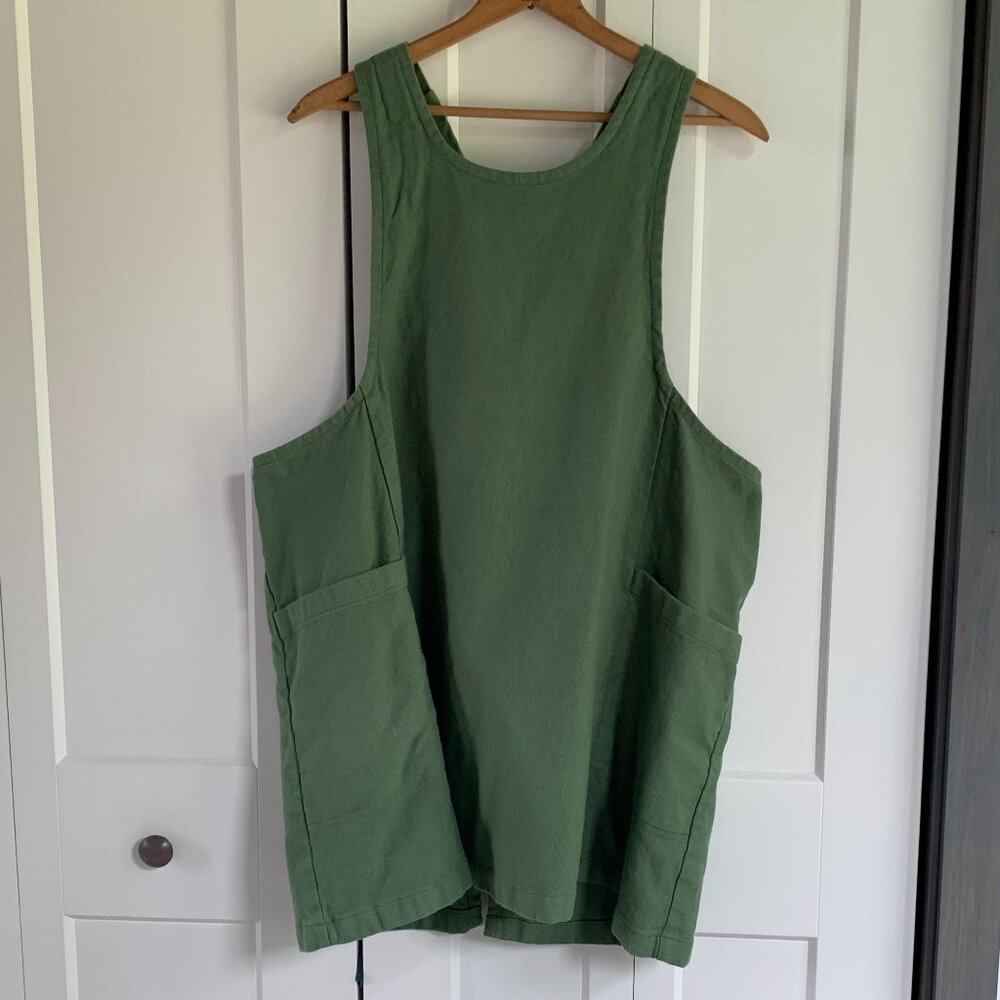 Conscious Clothing Greenhouse Apron in Leaf Green